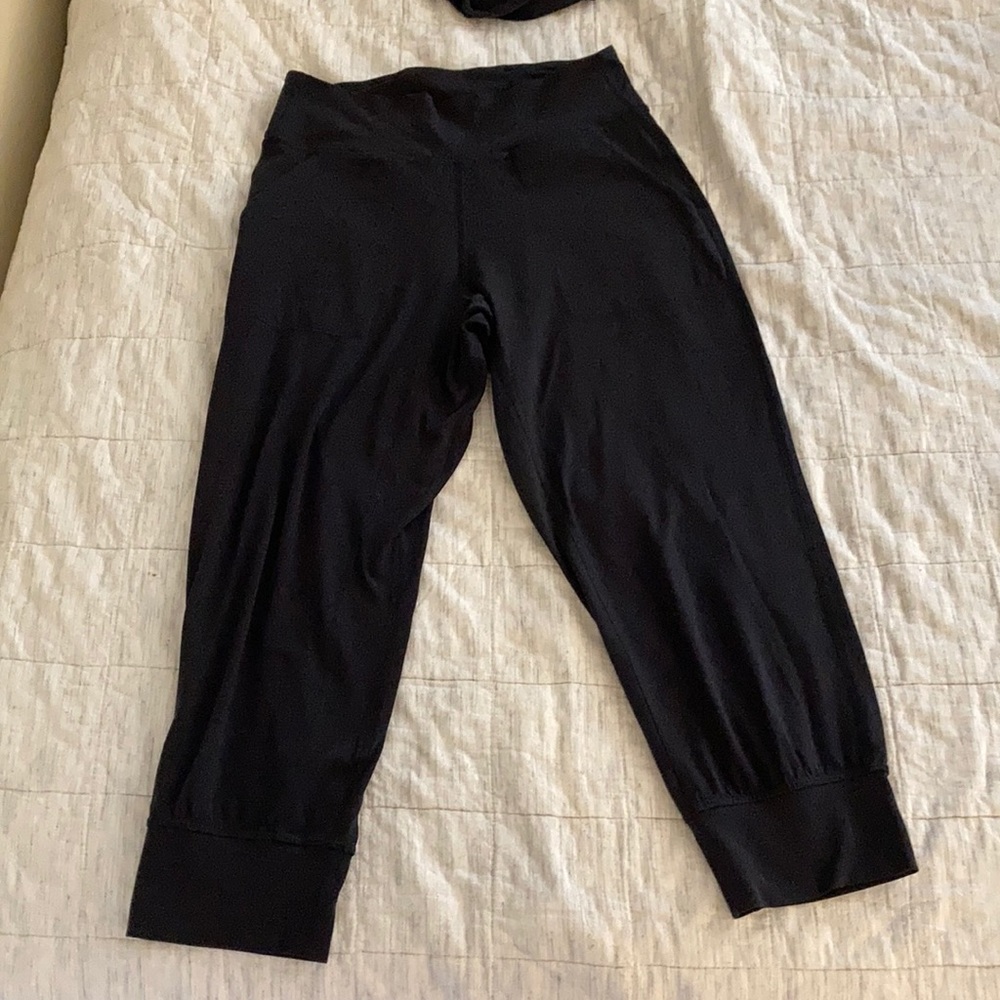 Align cropped joggers